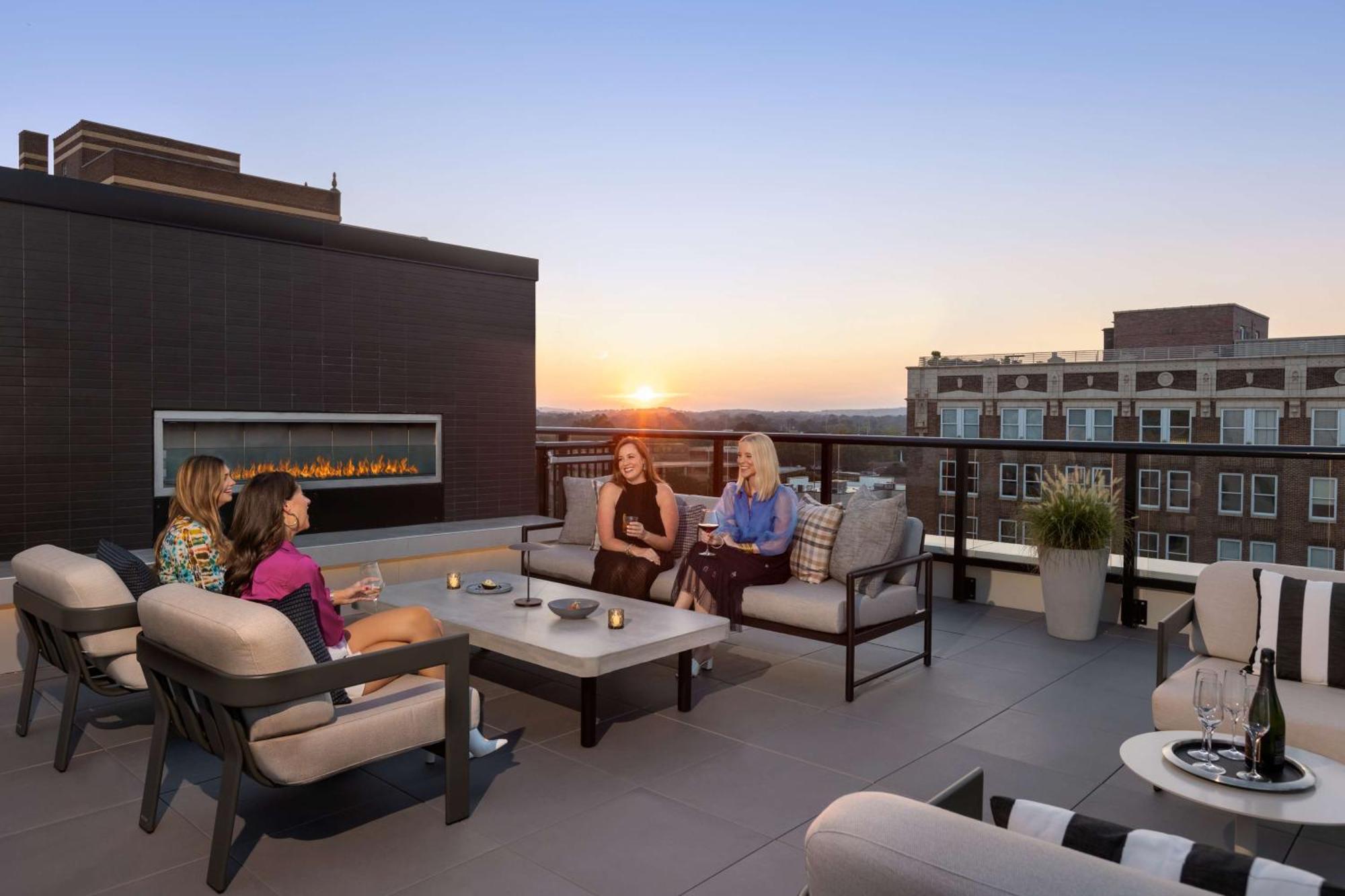 106 Jefferson Huntsville, Curio Collection By Hilton ภายนอก รูปภาพ