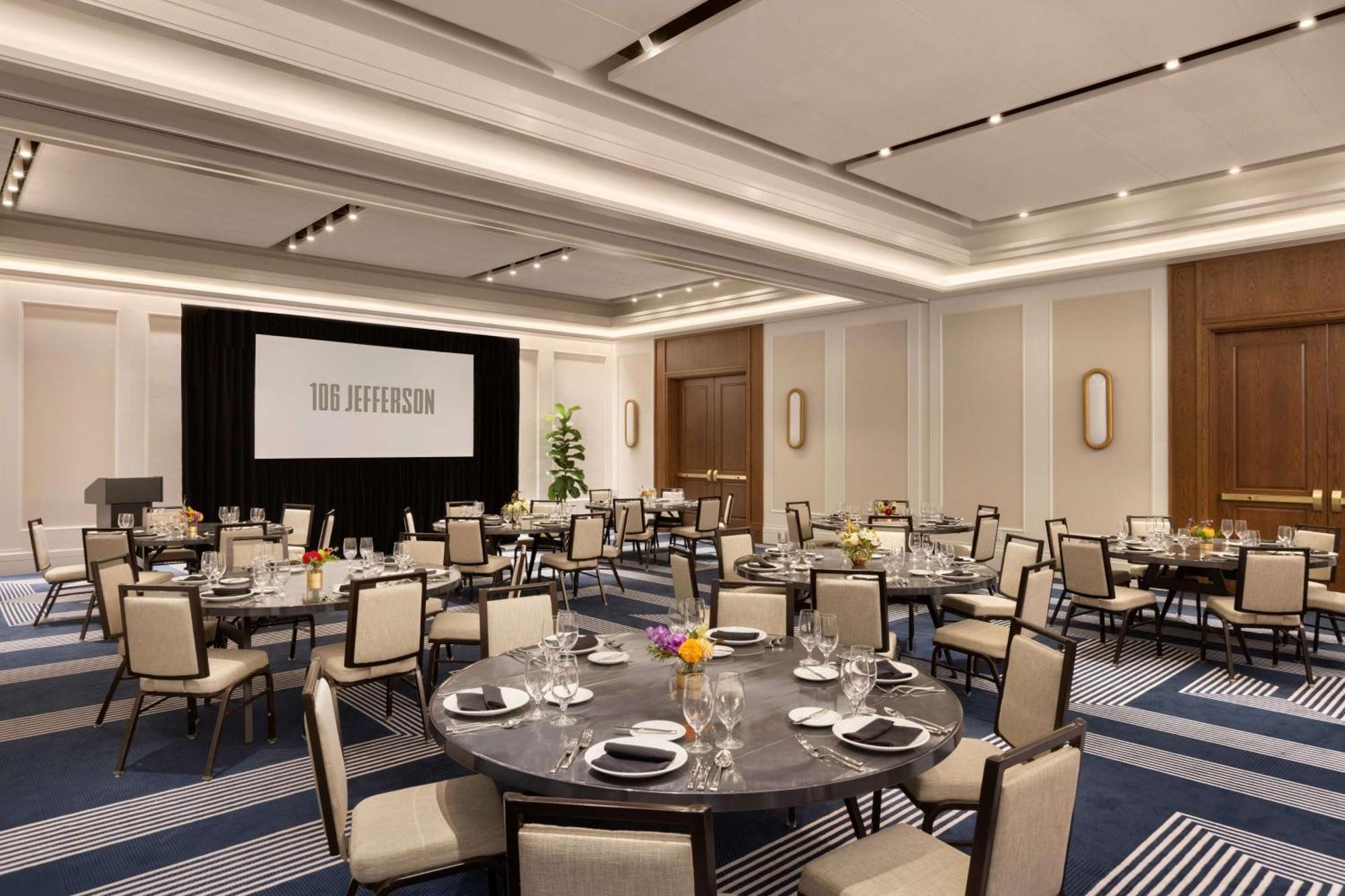 106 Jefferson Huntsville, Curio Collection By Hilton ภายนอก รูปภาพ