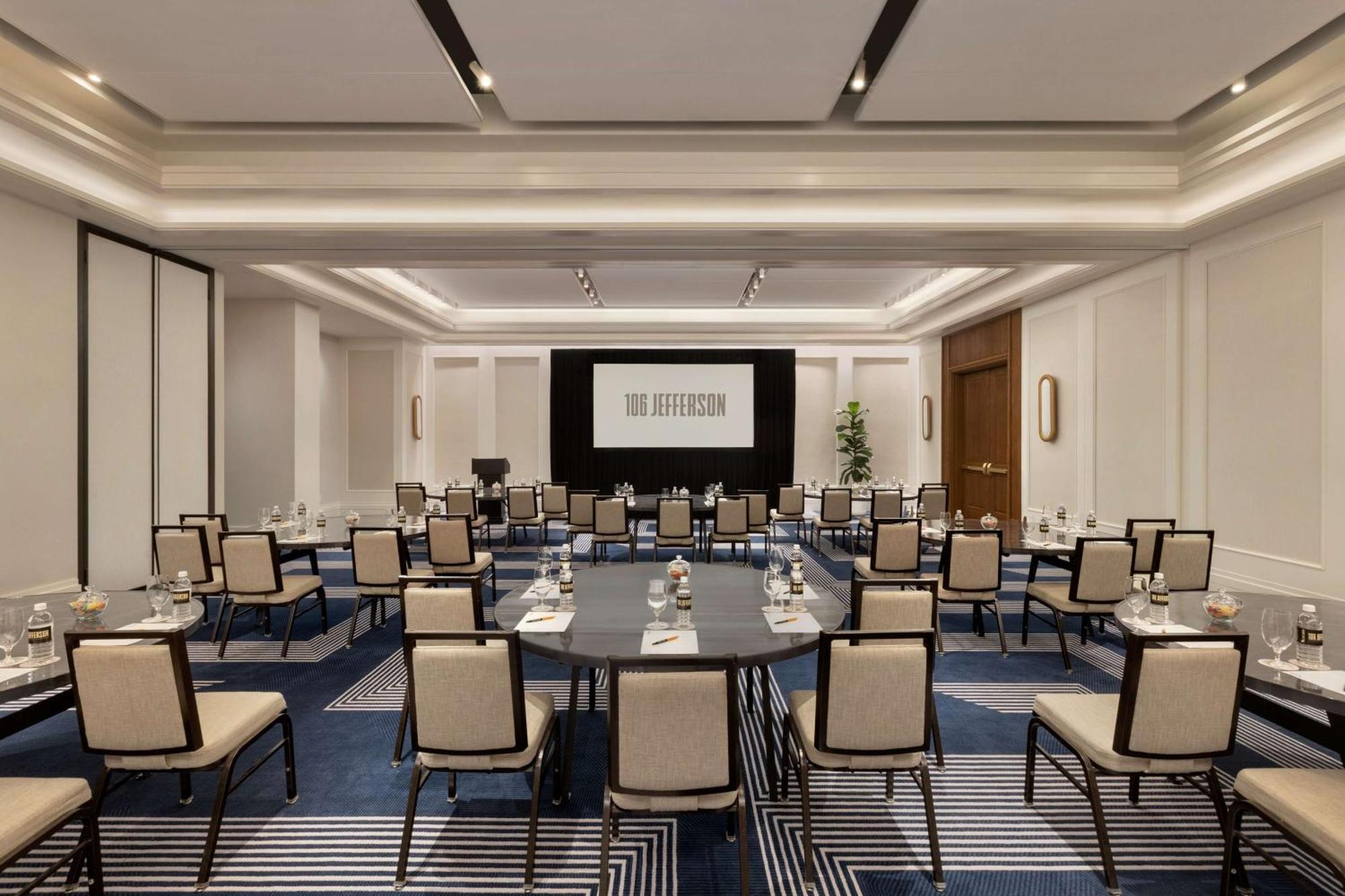 106 Jefferson Huntsville, Curio Collection By Hilton ภายนอก รูปภาพ